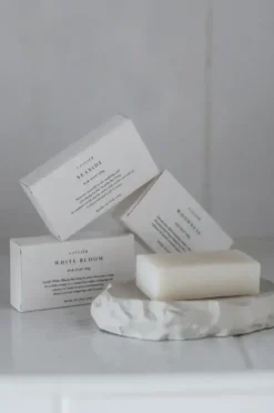Lavliér White Bloom palasaippua 120g