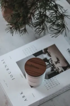 Lavliér Woodness tuoksukynttilä 150g